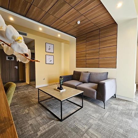 Hotel Etna Gracanica  Екстериор снимка