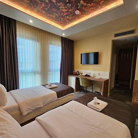 Hotel Etna Gracanica  Екстериор снимка