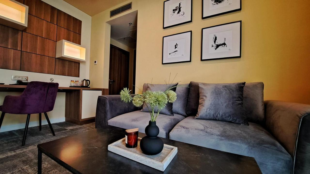 Hotel Etna Gracanica  Екстериор снимка