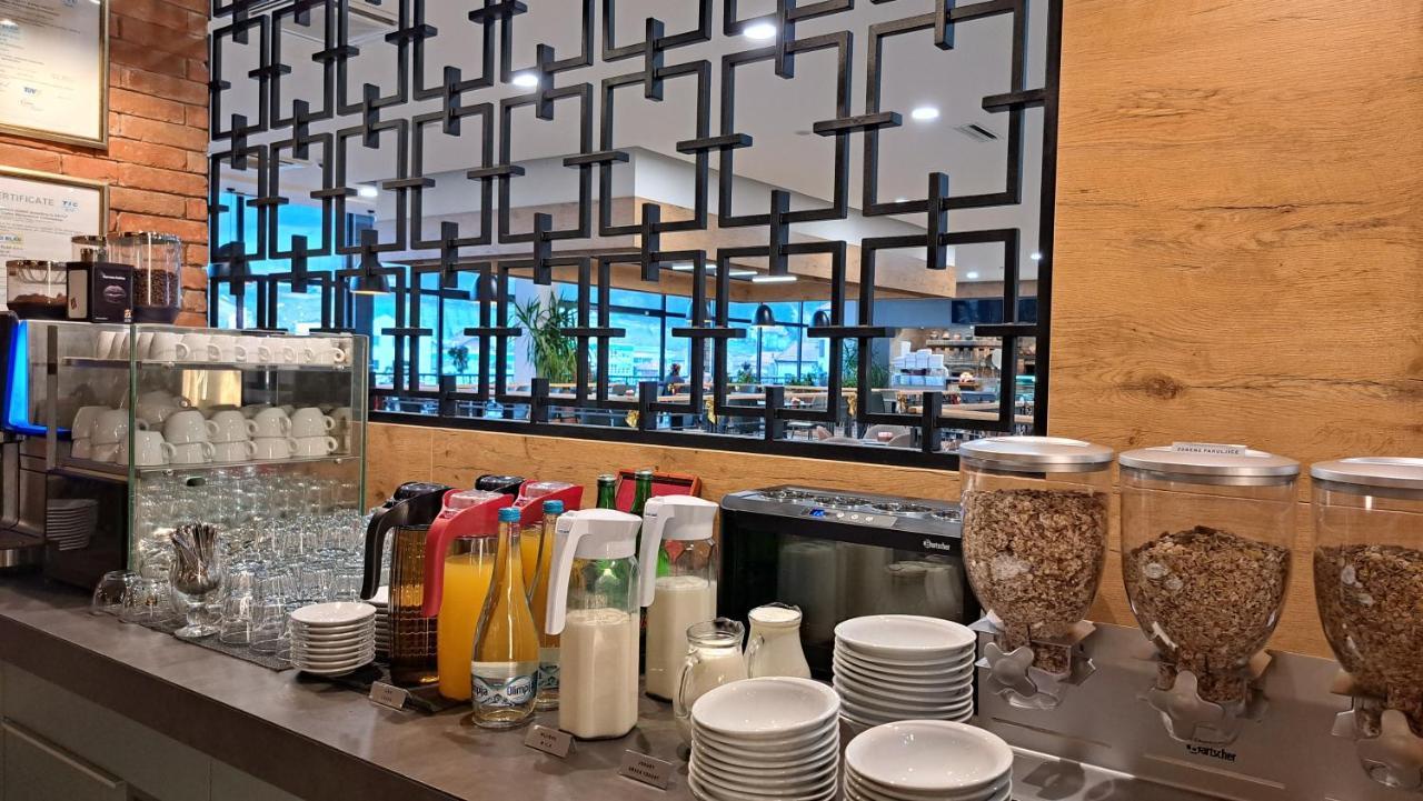Hotel Etna Gracanica  Екстериор снимка