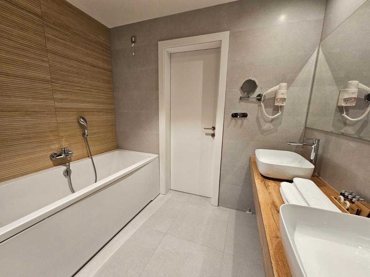 Hotel Etna Gracanica  Екстериор снимка