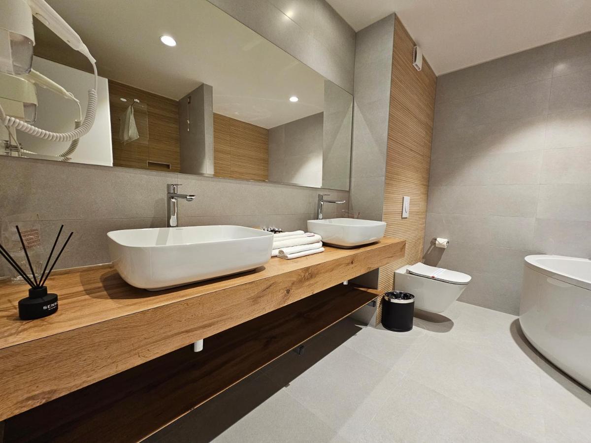 Hotel Etna Gracanica  Екстериор снимка