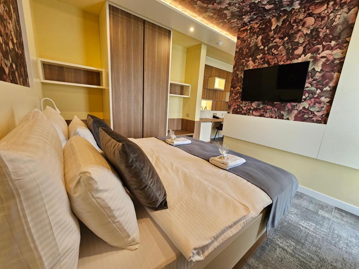 Hotel Etna Gracanica  Екстериор снимка