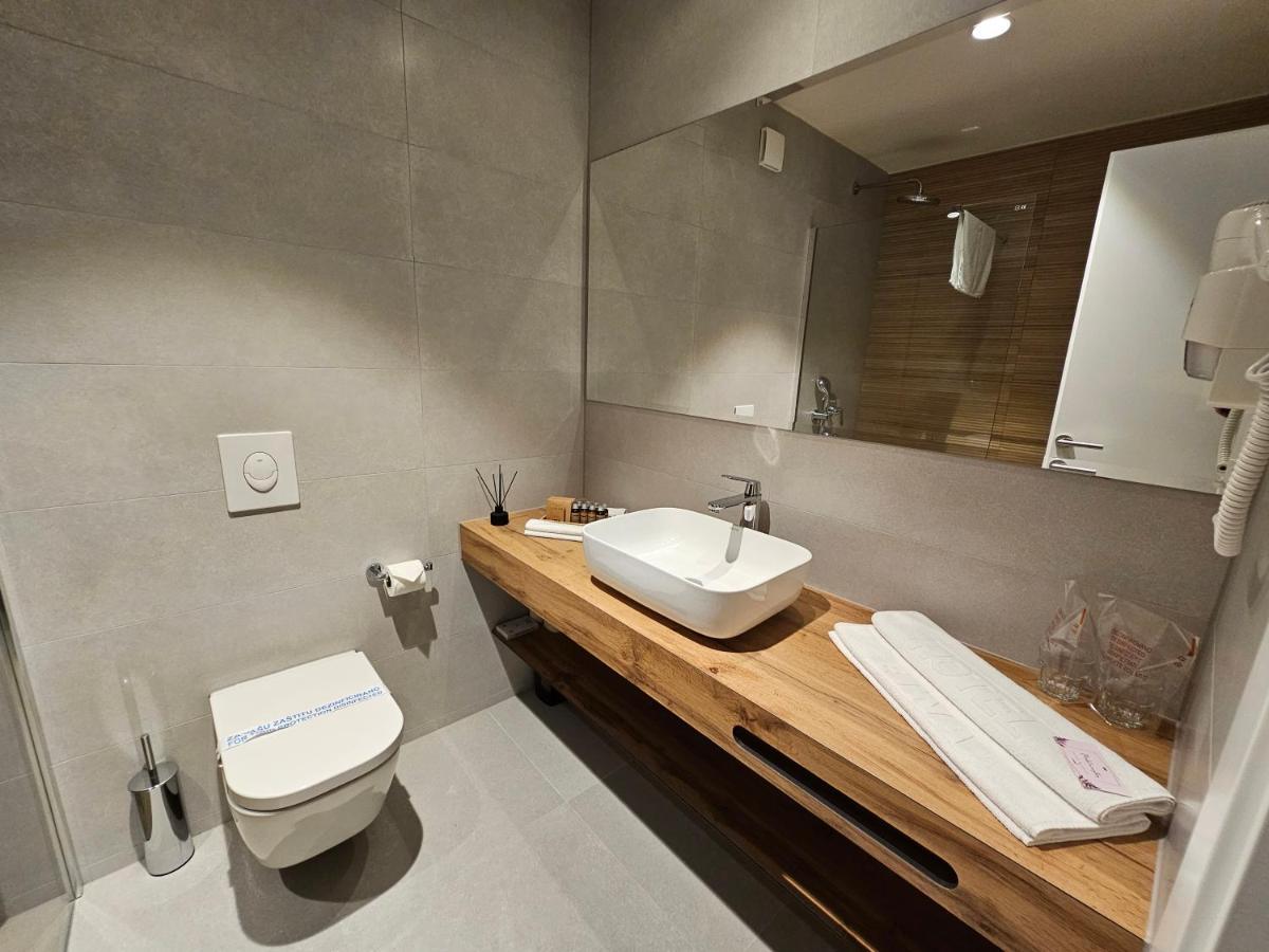 Hotel Etna Gracanica  Екстериор снимка