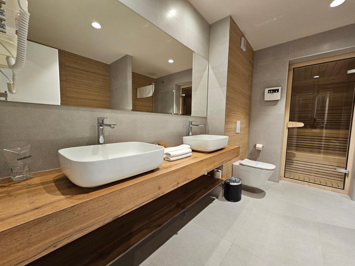Hotel Etna Gracanica  Екстериор снимка