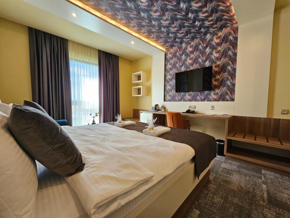 Hotel Etna Gracanica  Екстериор снимка