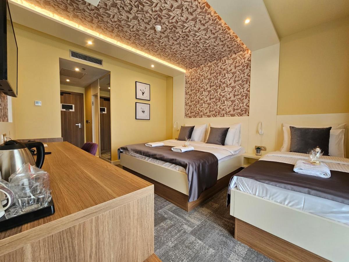 Hotel Etna Gracanica  Екстериор снимка