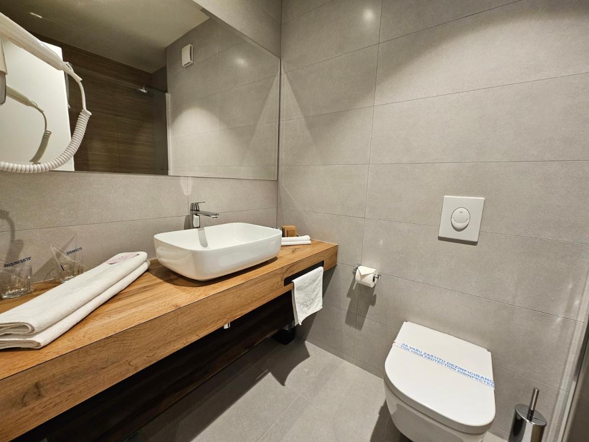 Hotel Etna Gracanica  Екстериор снимка