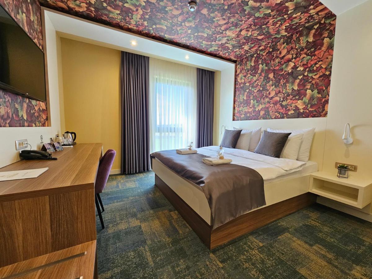 Hotel Etna Gracanica  Екстериор снимка