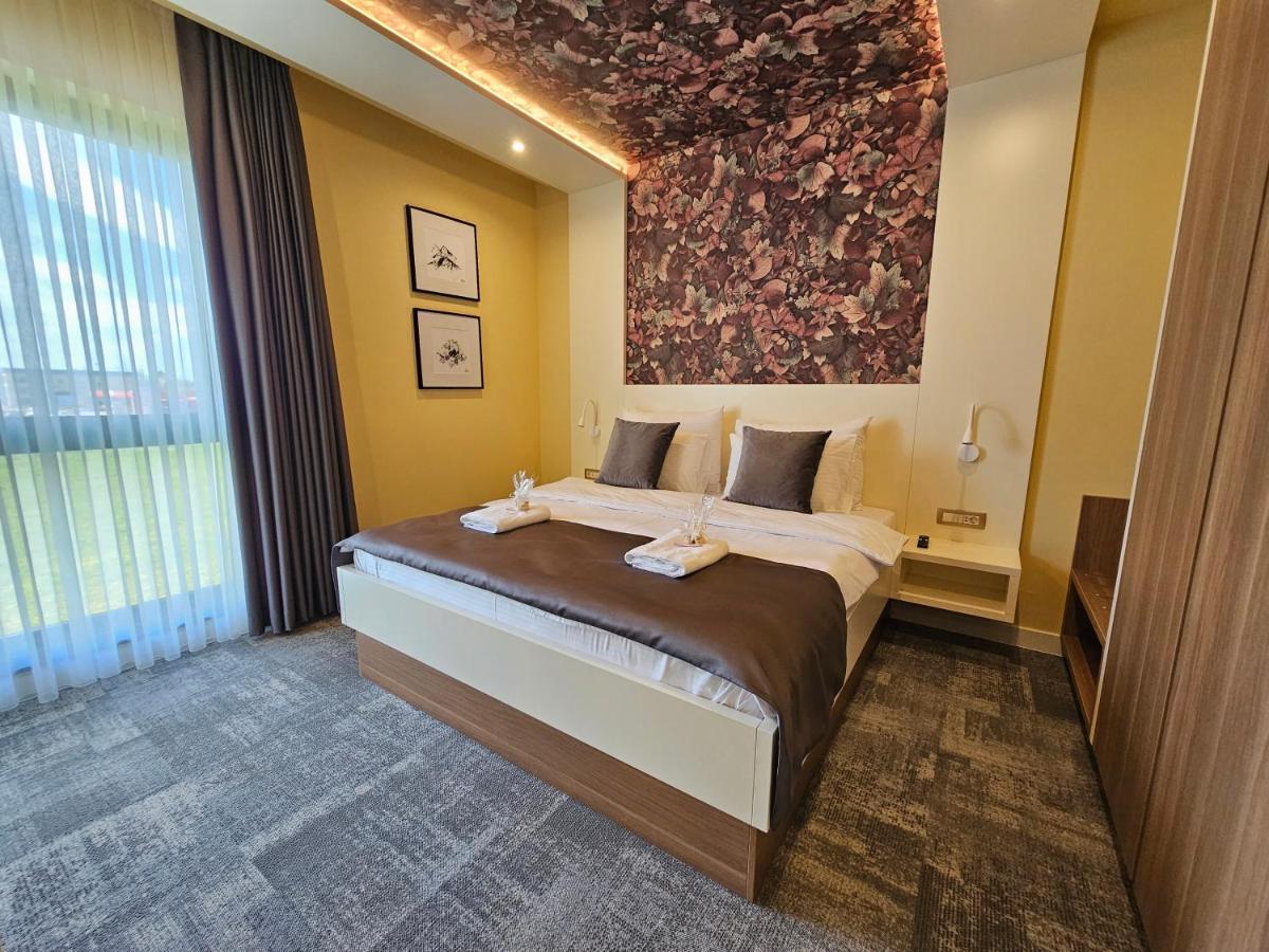 Hotel Etna Gracanica  Екстериор снимка