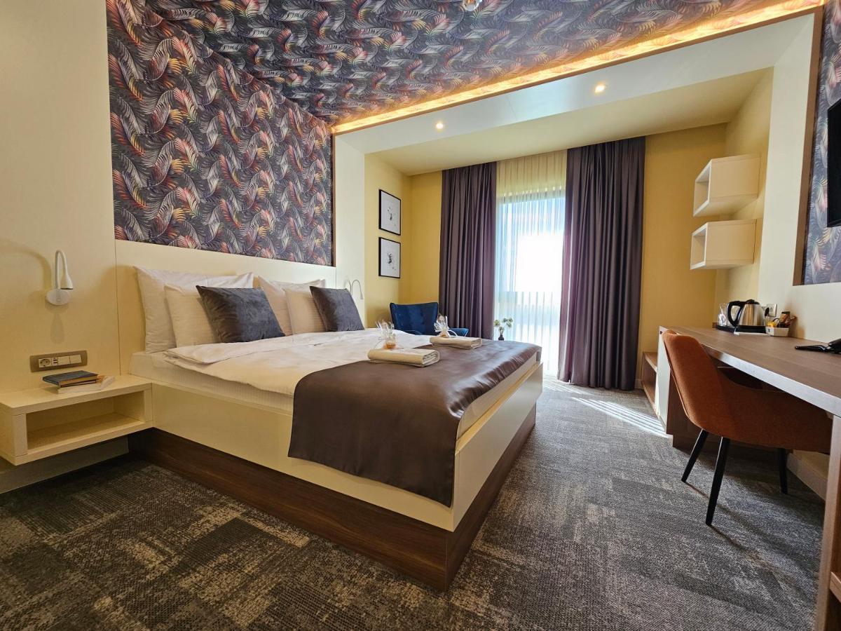 Hotel Etna Gracanica  Екстериор снимка