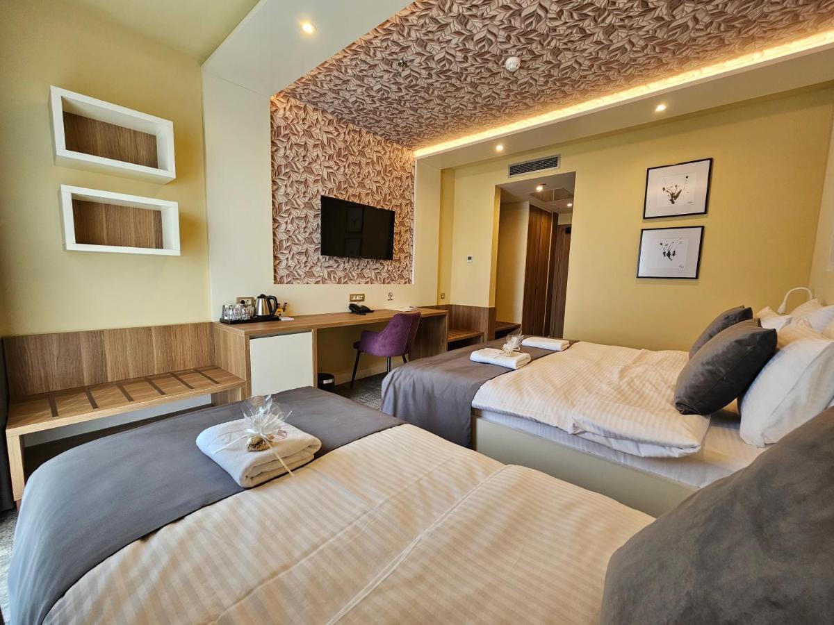 Hotel Etna Gracanica  Екстериор снимка