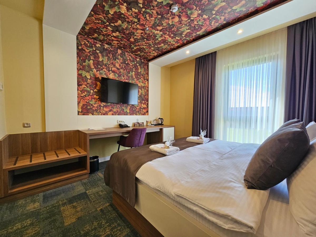 Hotel Etna Gracanica  Екстериор снимка