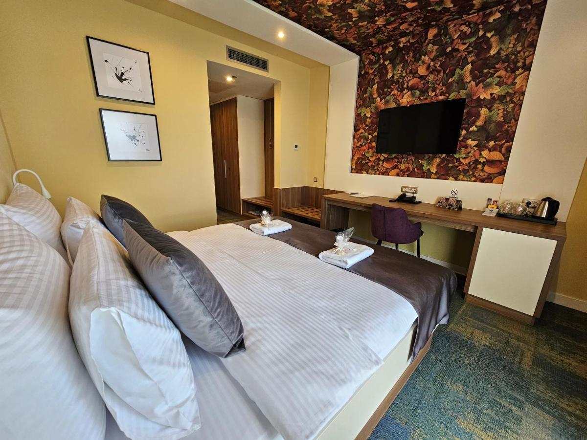 Hotel Etna Gracanica  Екстериор снимка