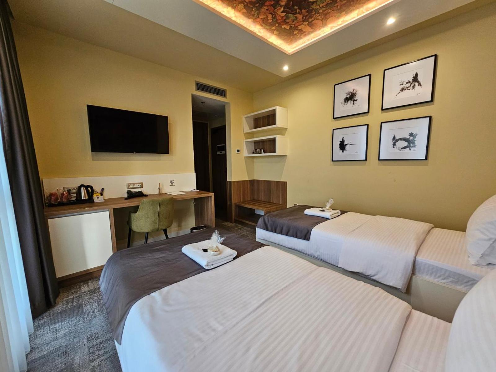 Hotel Etna Gracanica  Екстериор снимка