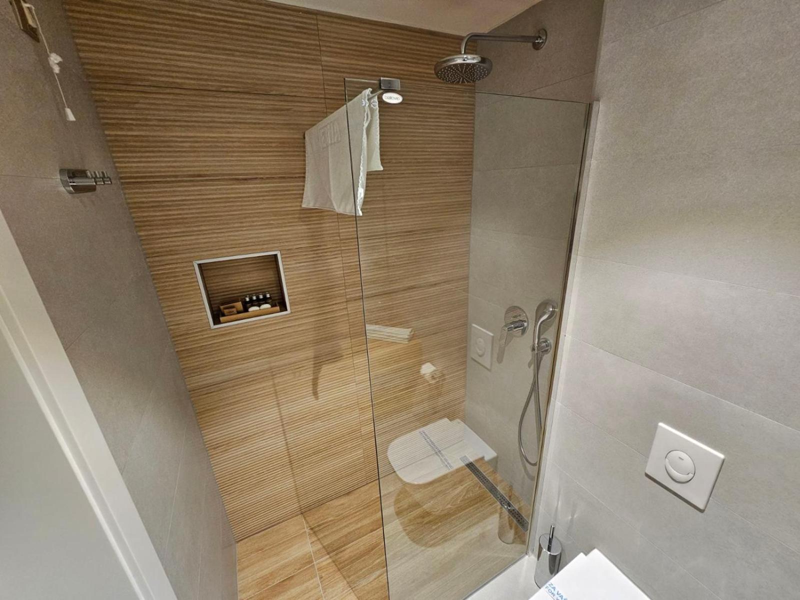Hotel Etna Gracanica  Екстериор снимка