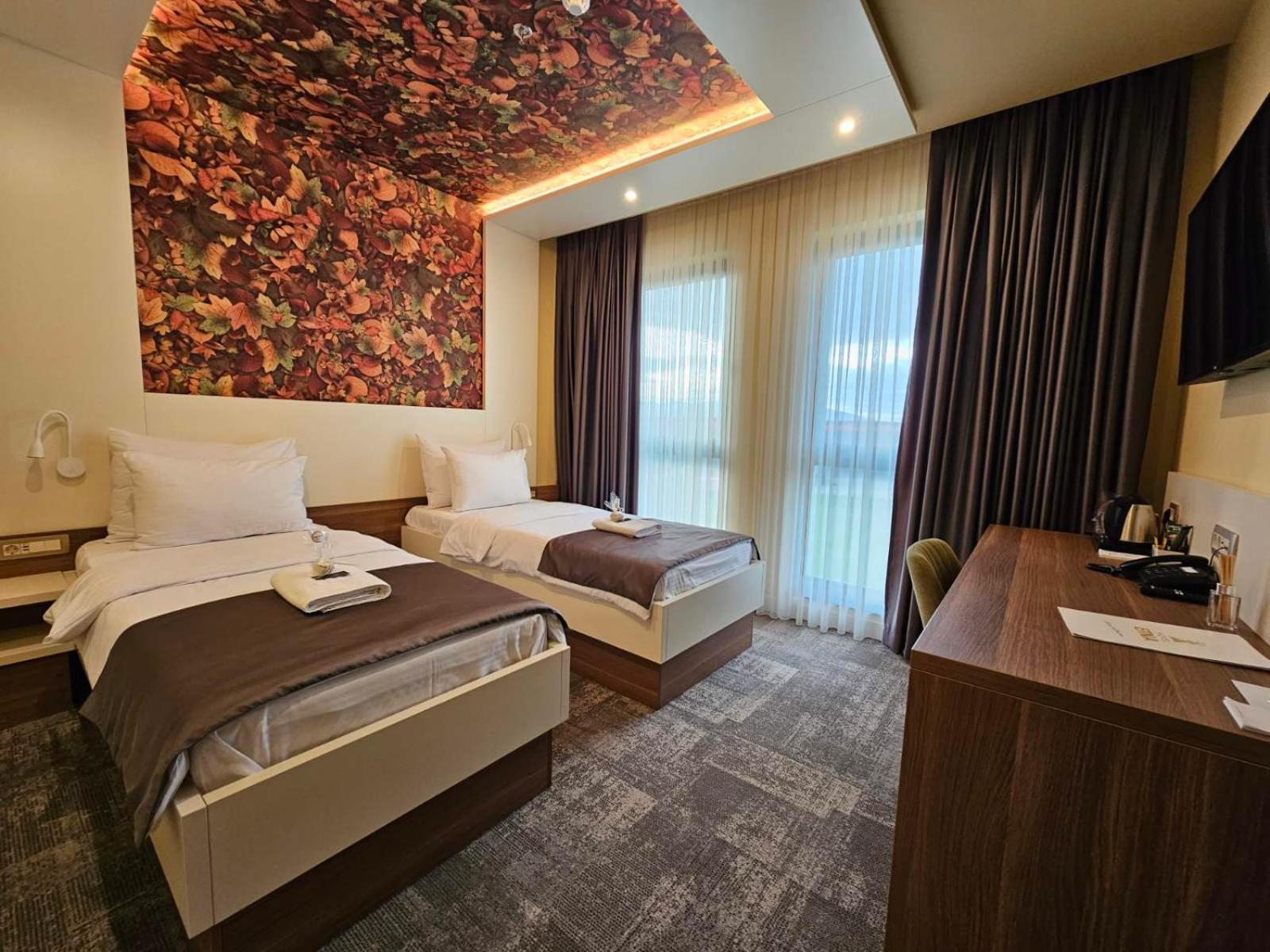Hotel Etna Gracanica  Екстериор снимка